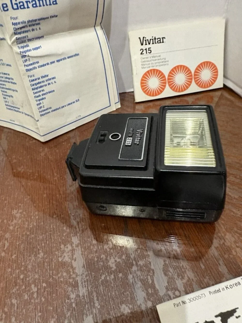 Vivitar Auto 215 Compact Electronic Flash w/Sync cord Manual Tested